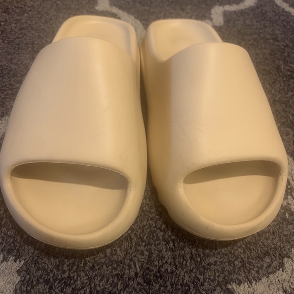 yeezy slides desert sand size 6